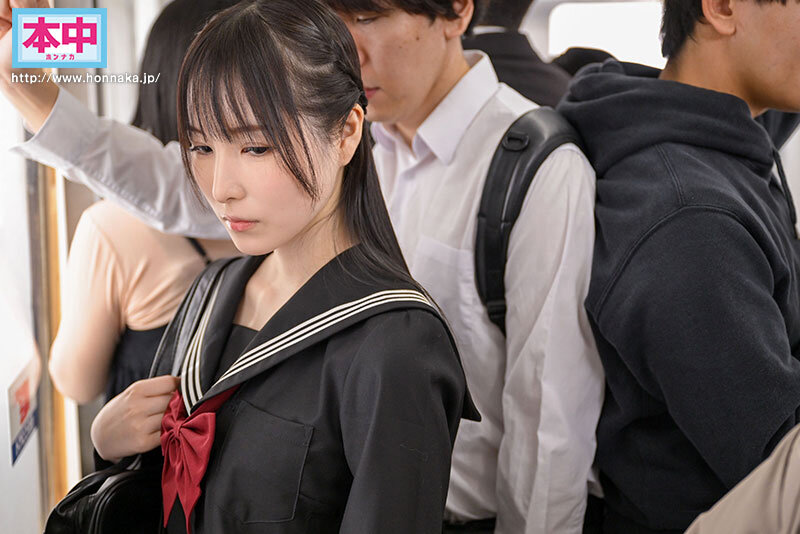 Tôi đã đụ cô bạn dễ thương cùng lớp trên chuyến tàu điện ngầm